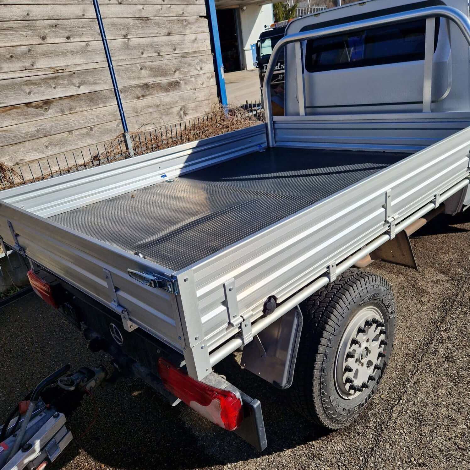 Flatbed UTE Tray Silver inklusive Bordwände & Kabinenschutz